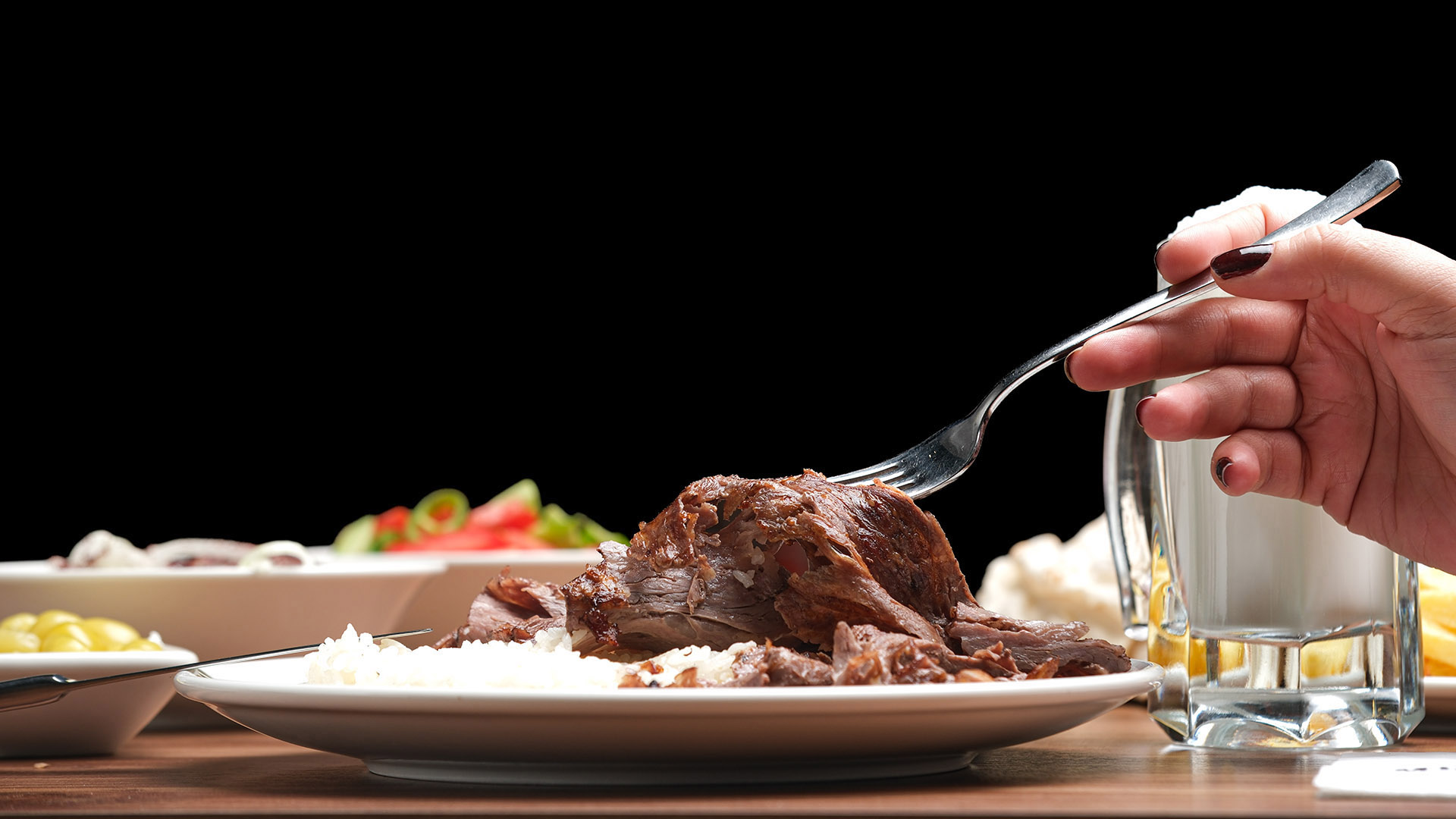 İskender ve Dönerin Tarihi: Gelenekten Günümüze Lezzet Yolculuğu
